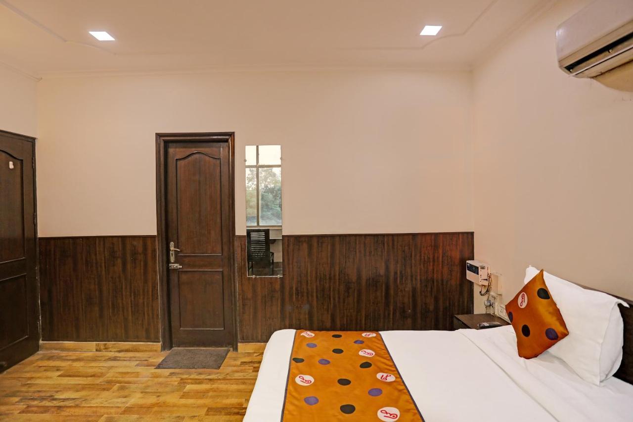 Hotel Grand Tushar - Ghaziabad Railway Station エクステリア 写真