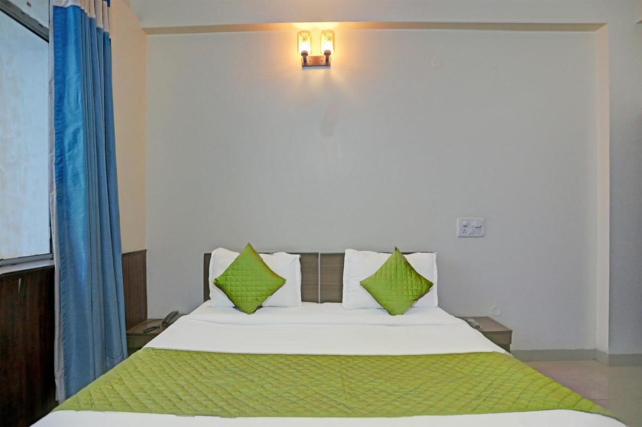 Hotel Grand Tushar - Ghaziabad Railway Station エクステリア 写真
